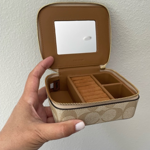 Coach Large Jewelry Box in Signature Canvas Light Khaki/Chalk • Brand 🆕 - Picture 16 of 16